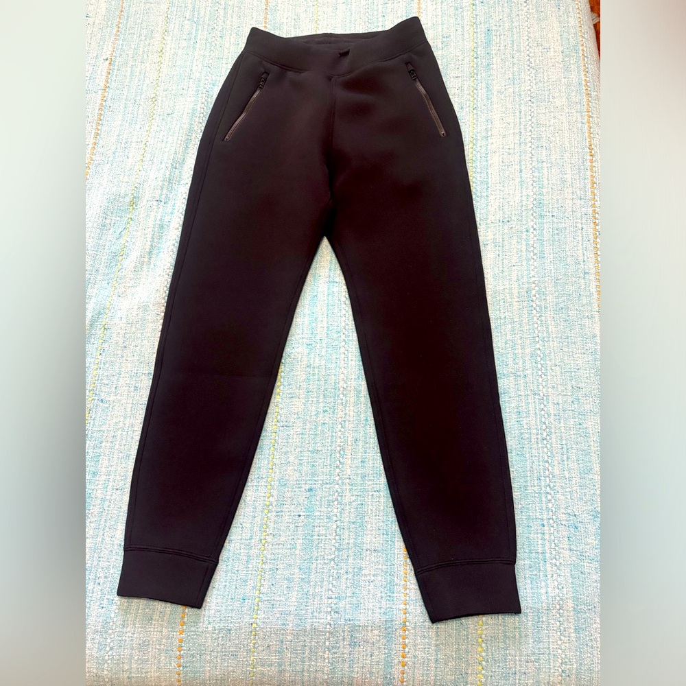 Stylish Uniqlo sporty scuba material track style pants in small.